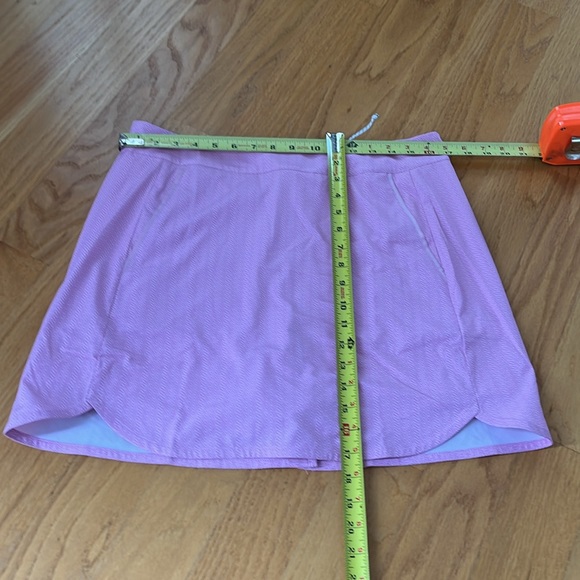 Vineyard Vines performance golf skort size M pink golf clubs NWOT - Picture 3 of 9